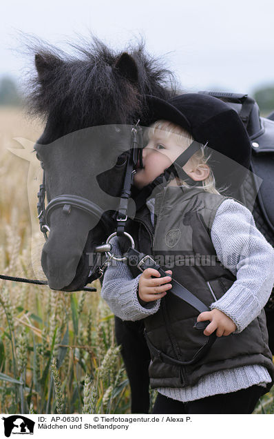 Mdchen und Shetlandpony / girl and Shetlandpony / AP-06301