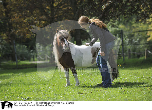 Diana Krischke mit Shetland Pony / SST-07877