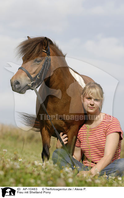 Frau mit Shetland Pony / woman with Shetland Pony / AP-10463