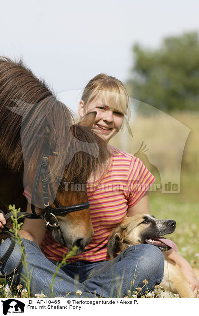Frau mit Shetland Pony / AP-10465