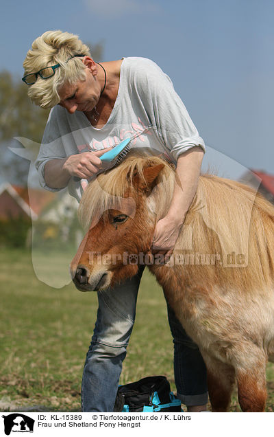 Frau und Shetland Pony Hengst / KL-15389