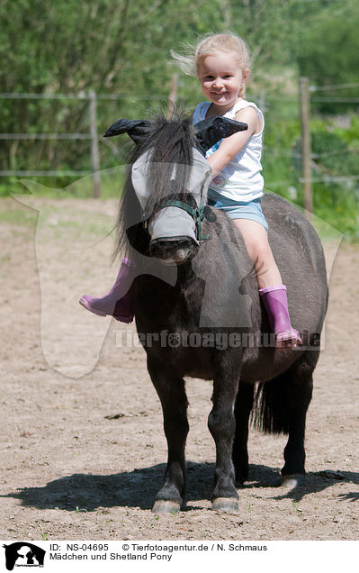 Mdchen und Shetland Pony / girl and Shetland Pony / NS-04695