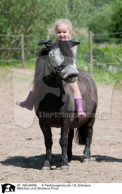 Mdchen und Shetland Pony / girl and Shetland Pony / NS-04696