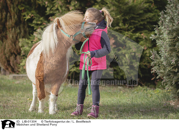 Mdchen und Shetland Pony / LIB-01304