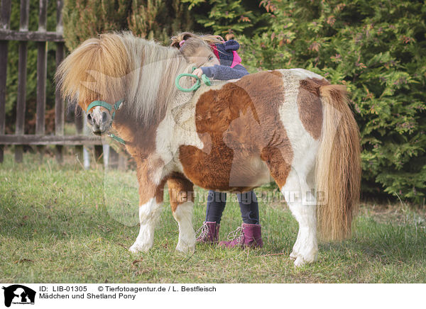 Mdchen und Shetland Pony / LIB-01305