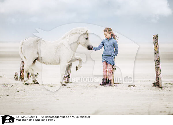 Mdchen und Shetland Pony / MAB-02044