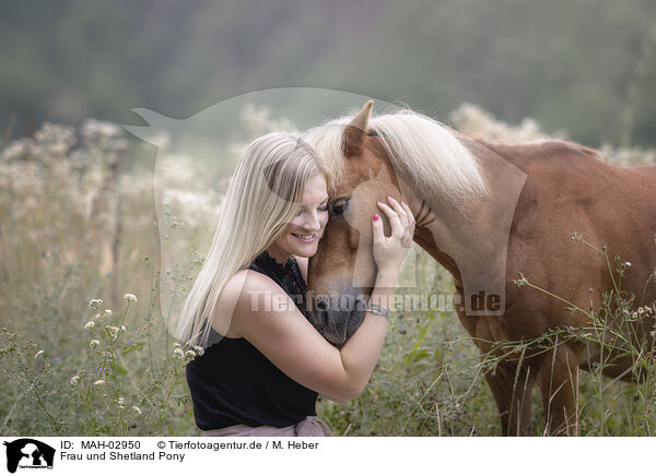 Frau und Shetland Pony / MAH-02950
