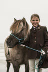 Mdchen und Shetland Pony
