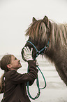 Mdchen und Shetland Pony