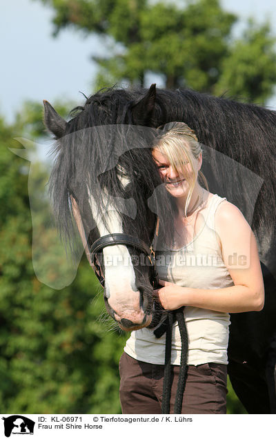 Frau mit Shire Horse / woman with Shire Horse / KL-06971