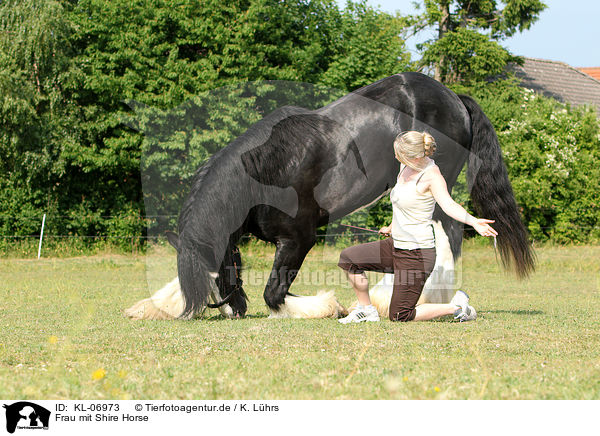 Frau mit Shire Horse / woman with Shire Horse / KL-06973