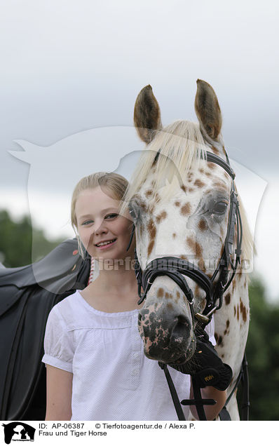 Frau und Tiger Horse / woman and Tiger Horse / AP-06387