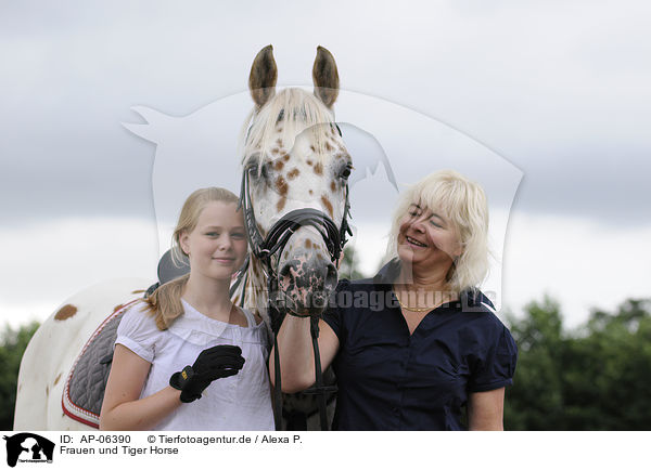 Frauen und Tiger Horse / AP-06390
