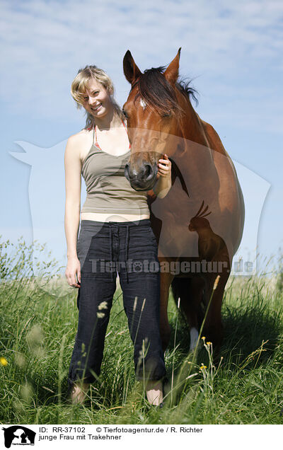 junge Frau mit Trakehner / RR-37102