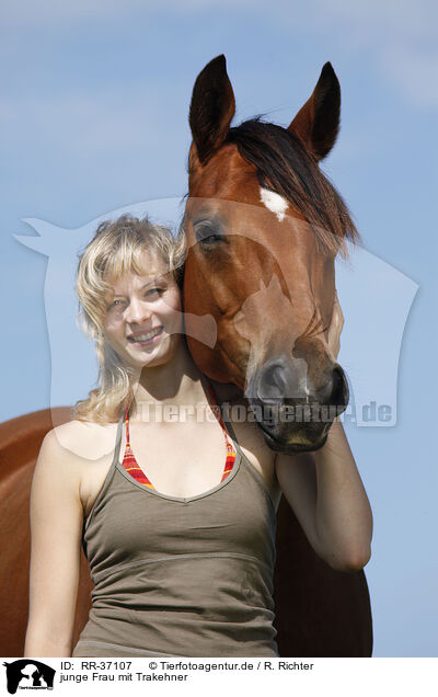 junge Frau mit Trakehner / RR-37107