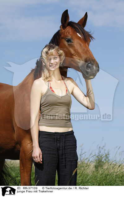 junge Frau mit Trakehner / RR-37109