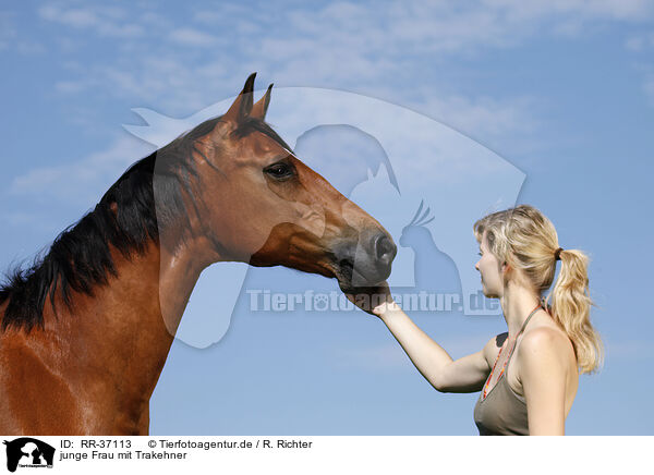 junge Frau mit Trakehner / RR-37113