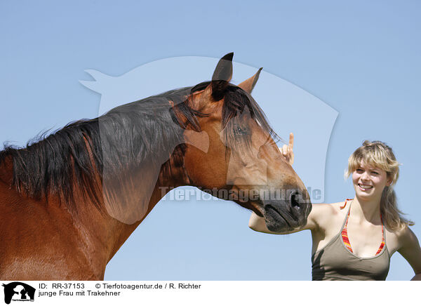 junge Frau mit Trakehner / RR-37153