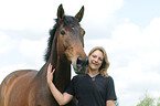 Frau mit Trakehner