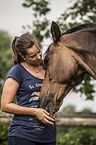 Frau und Trakehner