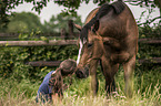 Frau und Trakehner