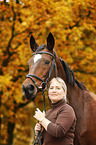 Frau mit Trakehner