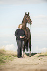 Frau mit Trakehner