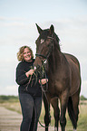 Frau mit Trakehner