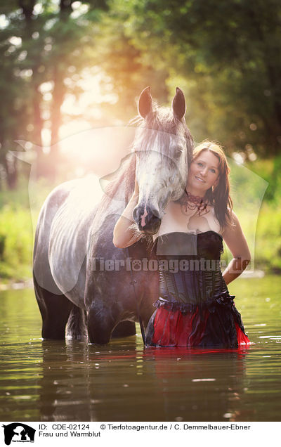 Frau und Warmblut / woman and warmblood / CDE-02124