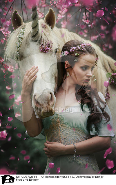 Frau und Einhorn / woman and unicorn / CDE-02854