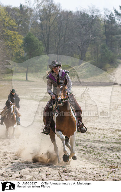 Menschen reiten Pferde / humans rides Horses / AM-06937