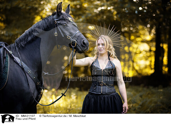 Frau und Pferd / woman and horse / MM-01107