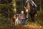 Frau, Hund und Pferd