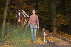 Frau, Hund und Pferd