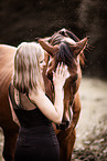 Frau mit Warmblut
