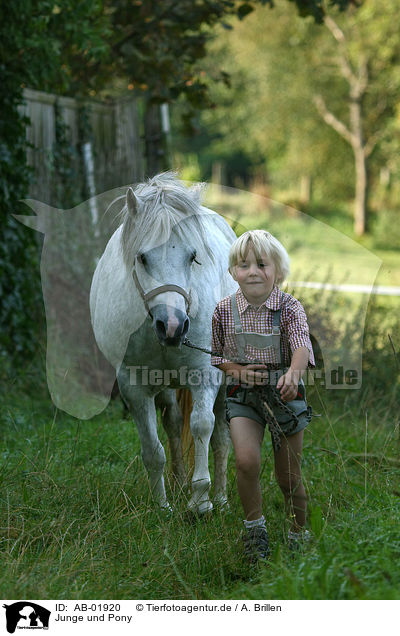 Junge und Pony / boy with pony / AB-01920