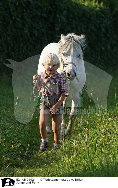 Junge und Pony / boy with pony / AB-01921