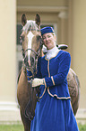 Frau mit Welsh Cob