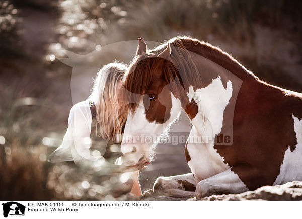 Frau und Welsh Pony / woman and Welsh Pony / MAK-01155