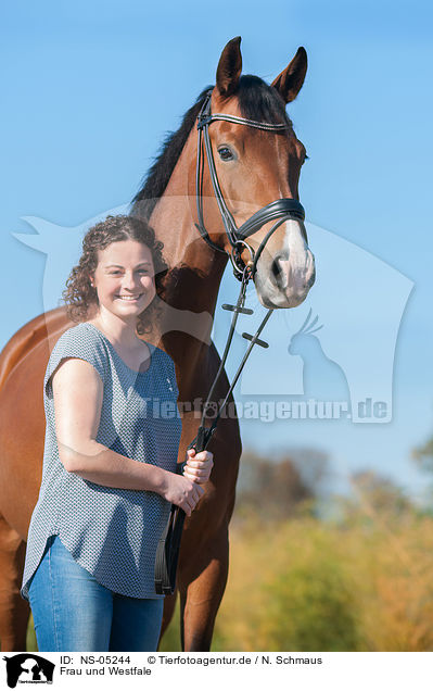 Frau und Westfale / woman and Westphalian Horse / NS-05244