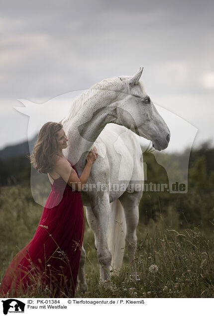 Frau mit Westfale / woman with Westphalian horse / PK-01384