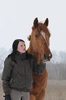 Frau und Zangersheider Sportpferd