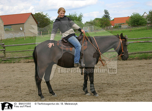 Frau auf Pferd / Leisure rider / BM-01055