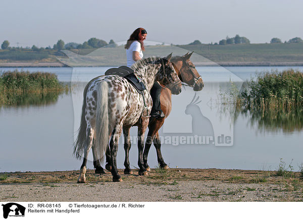 Reiterin mit Handpferd / Leisure rider / RR-08145