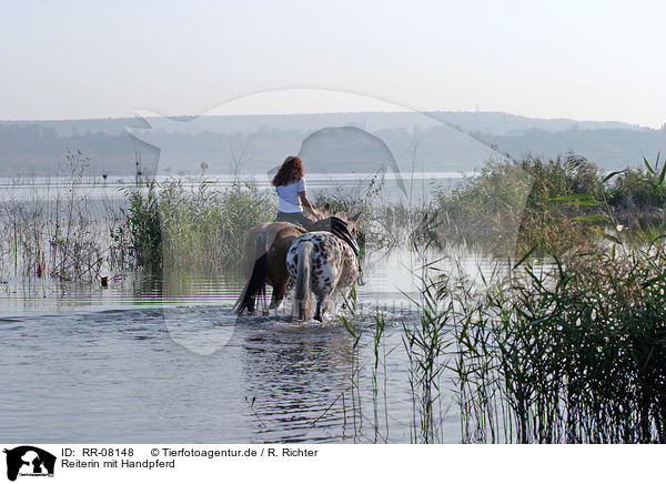 Reiterin mit Handpferd / Leisure rider / RR-08148