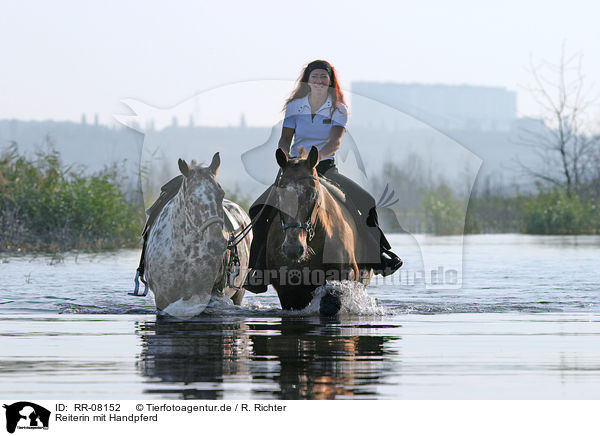 Reiterin mit Handpferd / Leisure rider / RR-08152