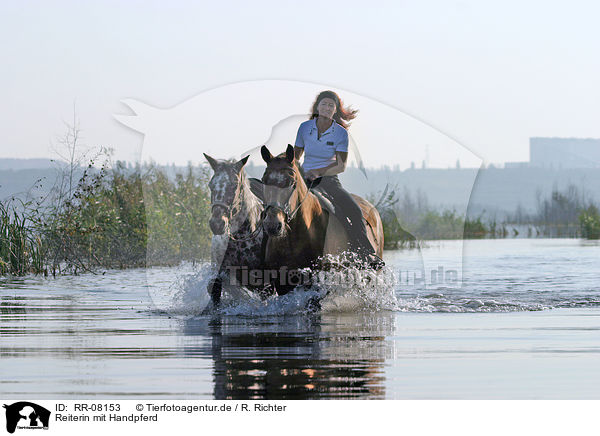 Reiterin mit Handpferd / Leisure rider / RR-08153