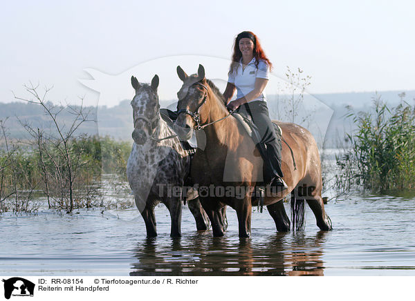 Reiterin mit Handpferd / Leisure rider / RR-08154