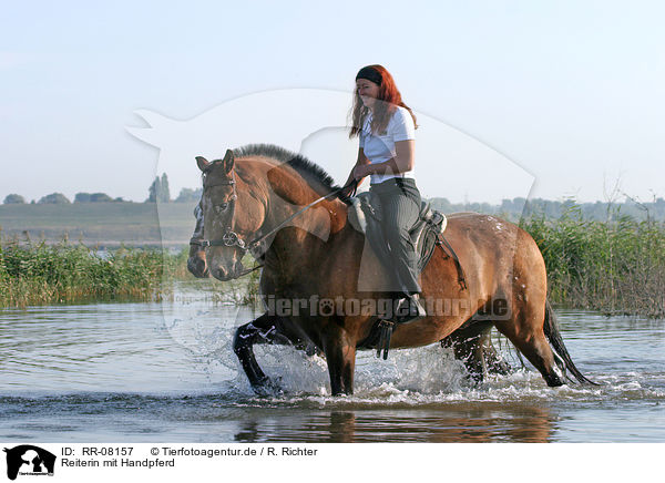 Reiterin mit Handpferd / Leisure rider / RR-08157