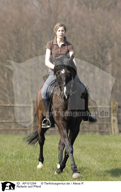 Reiterin auf Pferd / riding girl / AP-01294